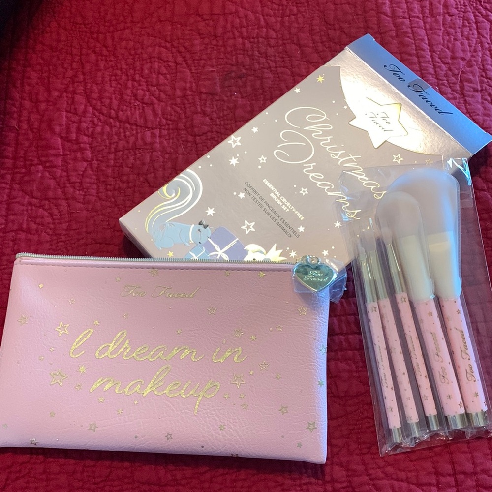 Too Faced Brush Set - new in box - only opened for these pictures!